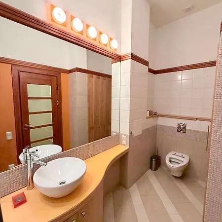 Elegant Art Nouveau Hideaway In Elizabetes Street Lägenhet