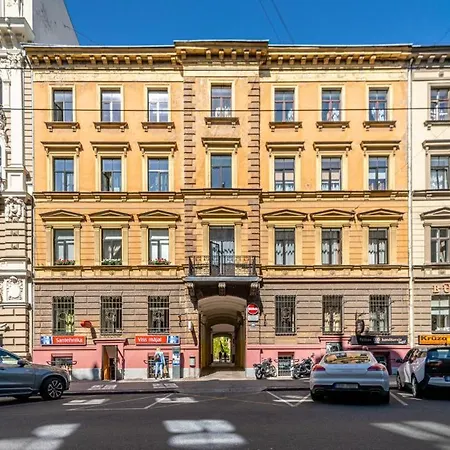 Elegant Art Nouveau Hideaway In Elizabetes Street Lägenhet *