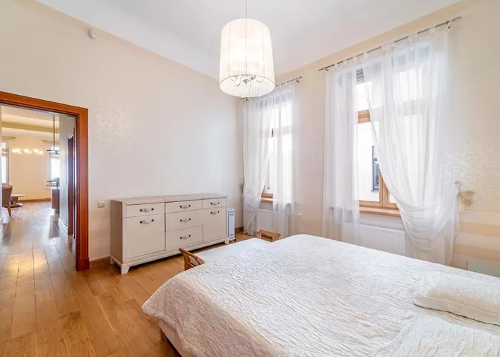 Elegant Art Nouveau Hideaway In Elizabetes Street * Riga