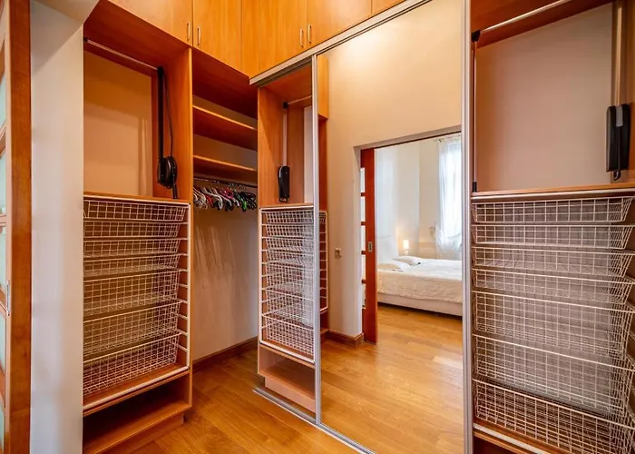 Апартаменты Elegant Art Nouveau Hideaway In Elizabetes Street