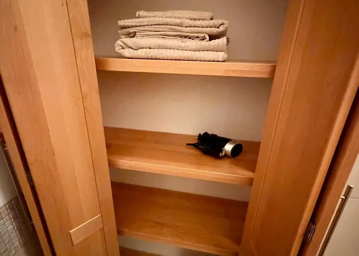 Апартаменты Elegant Art Nouveau Hideaway In Elizabetes Street *