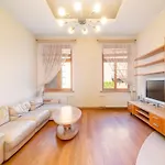 Апартаменти Elegant Art Nouveau Hideaway In Elizabetes Street Рига